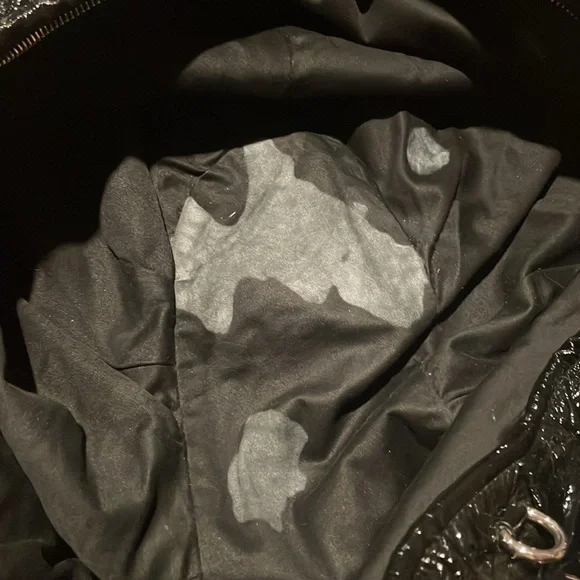 Authentic Miu Miu  Patent Leather Bag Shiny PRICE DROP 🔥🔥 - Picture 4 of 8